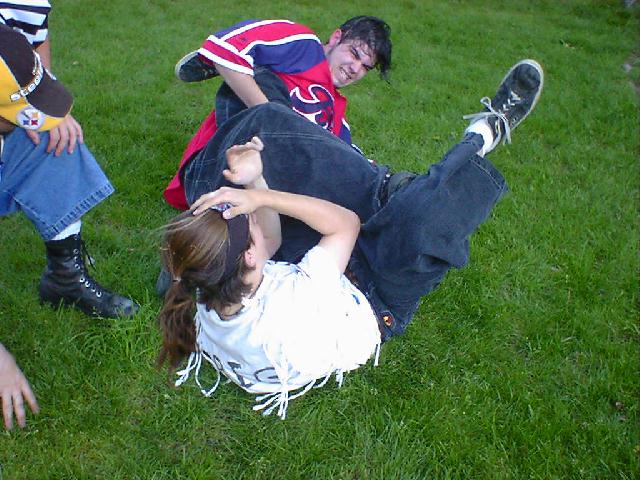 Juice puts on a leg lock!